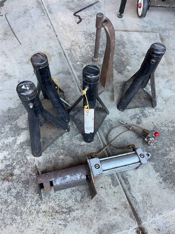 4 Jack Stands & Miller 250 PSI Cylinder