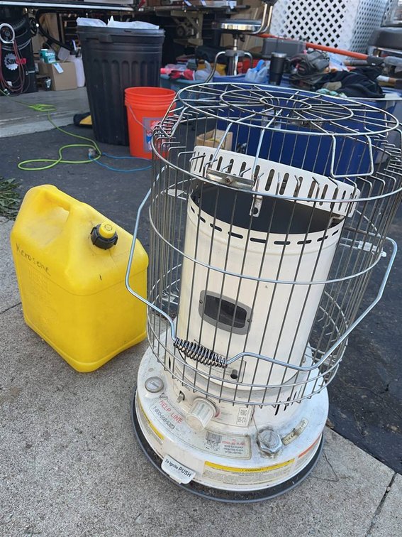 Dyna-Glo RMC-95C4 Heater and 5 Gallon Kerosene Can