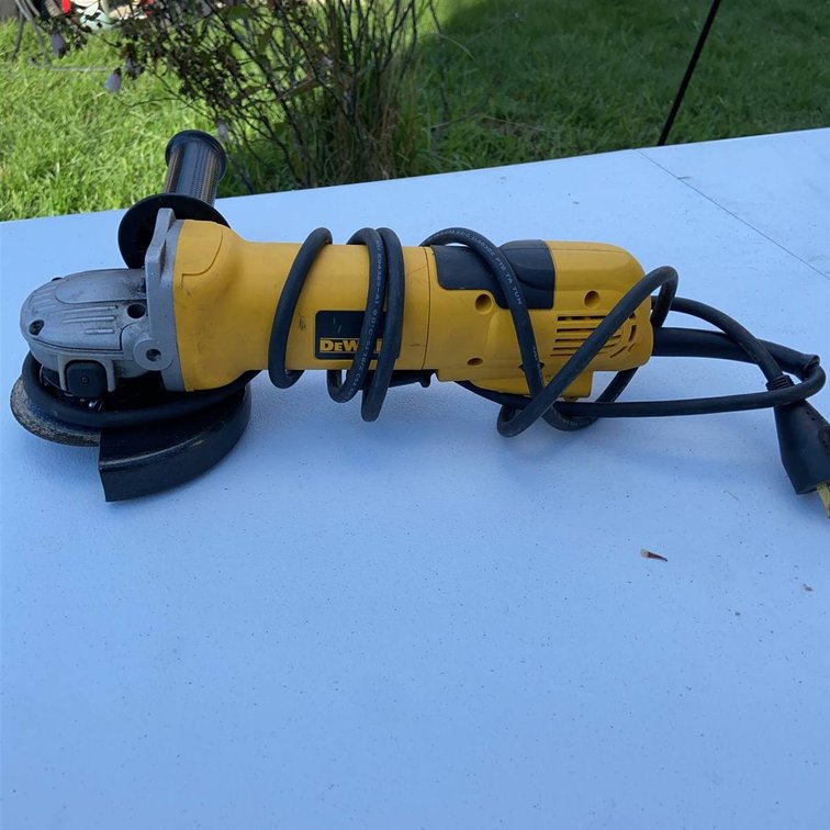 DeWALT D28114 4-1/2"/5" Angle Grinder 120V