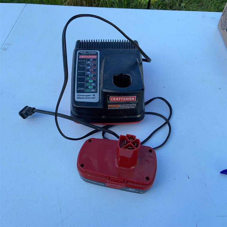 Craftsman 19.2V DieHard Lithium-Ion Charger & Battery