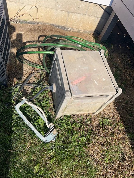 Suncast Hose Reel Box With Garden Hose