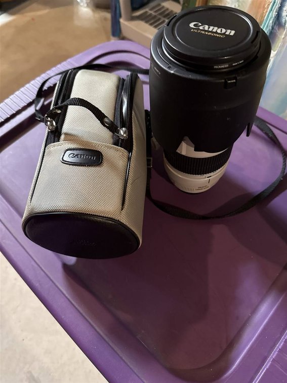 Canon EF 70-200mm f/2.8L IS USM Lens with Case