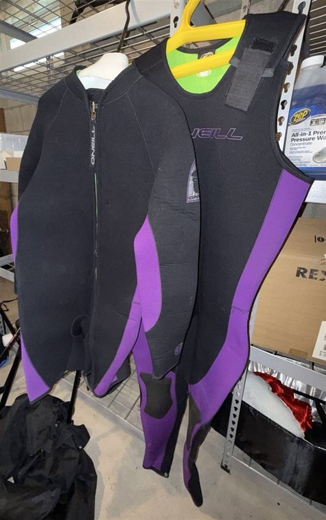 O'Neill XXXL Wetsuit Black and Purple