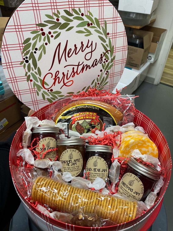 Christmas Gift Basket - Creative Catering by Cheryl Lorman