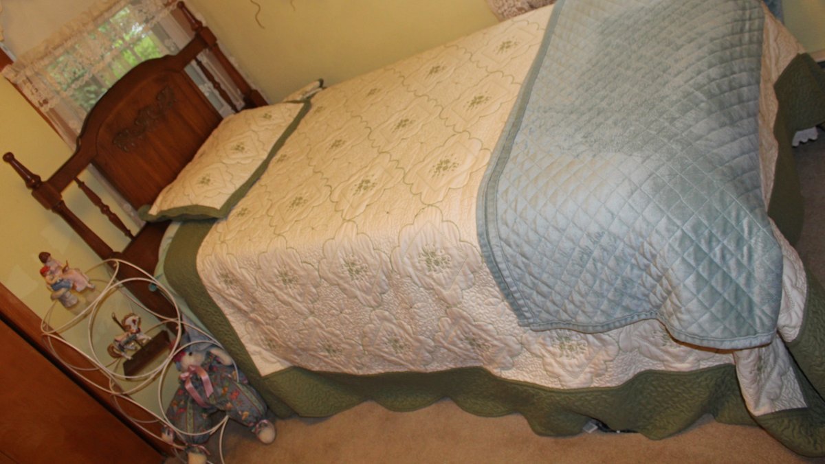 Image for LIVING ESTATE AUCTION