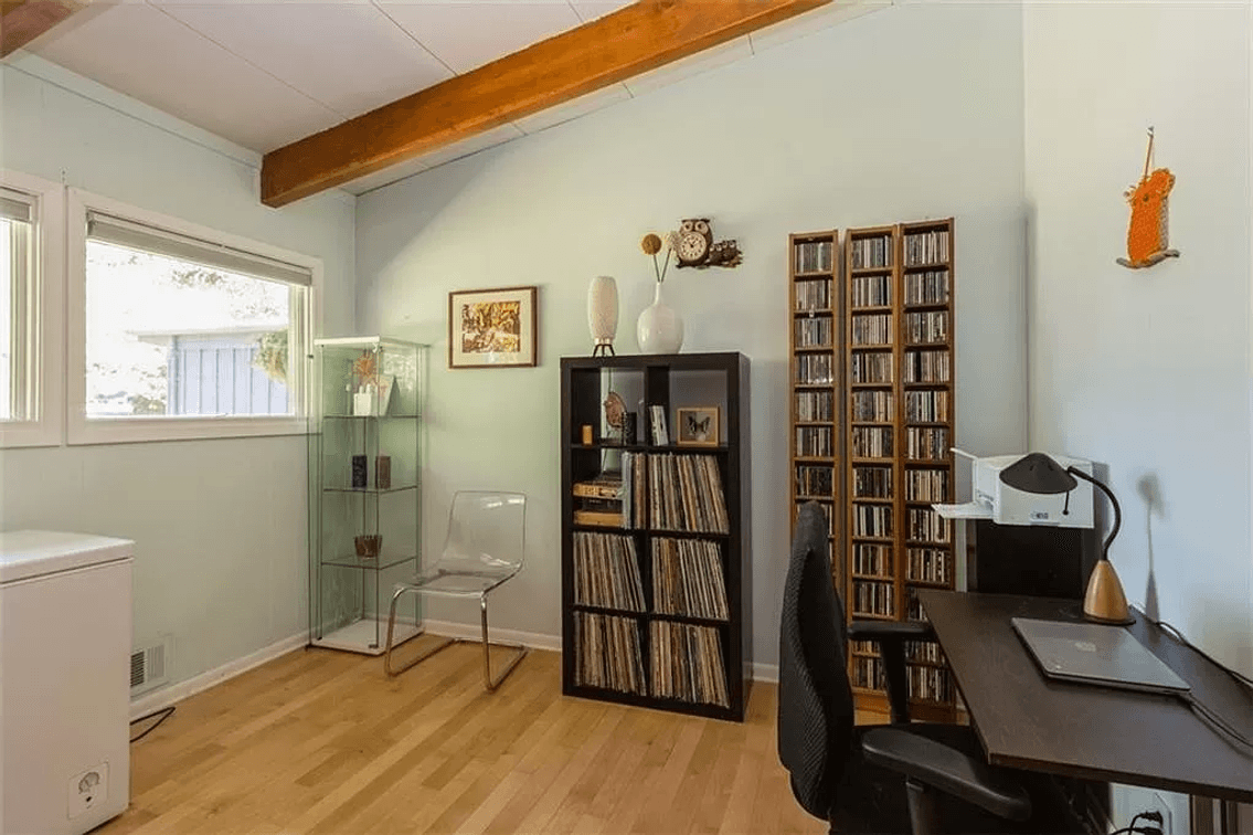 Image for MID CENTURY LIVING ESTATE AUCTION