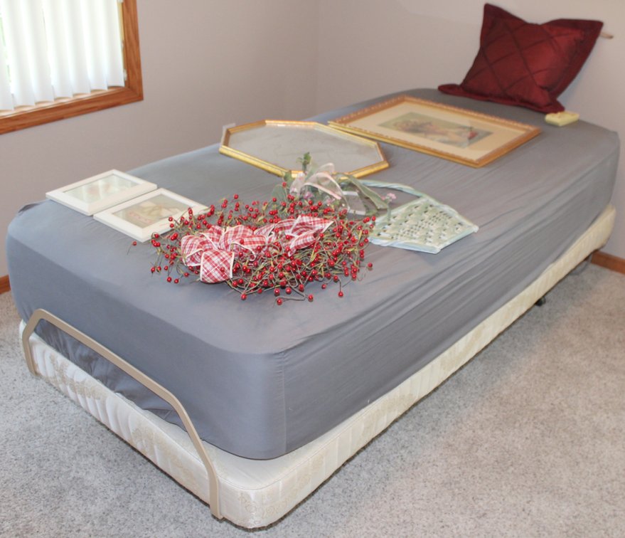 Image for LIVING ESTATE AUCTION