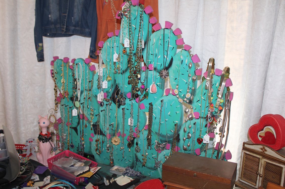 Image for EMERGENCY VINTAGE ESTATE AUCTION