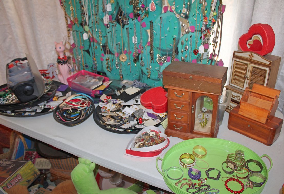 Image for EMERGENCY VINTAGE ESTATE AUCTION