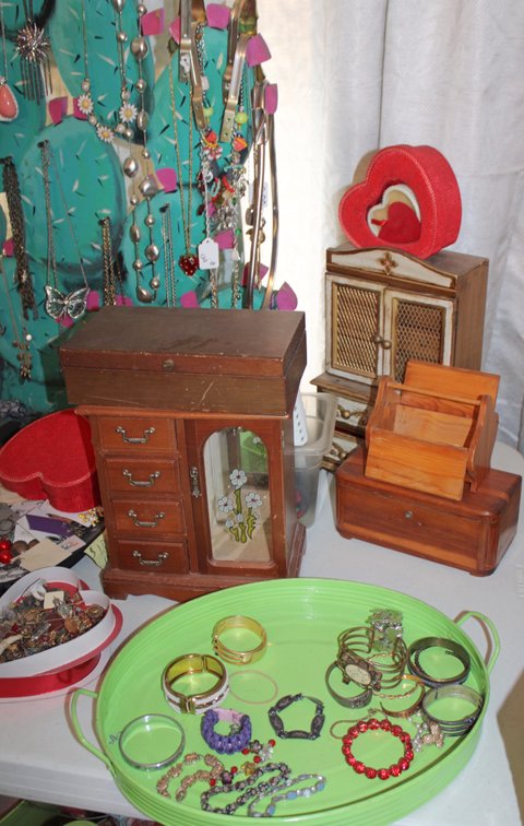 Image for EMERGENCY VINTAGE ESTATE AUCTION