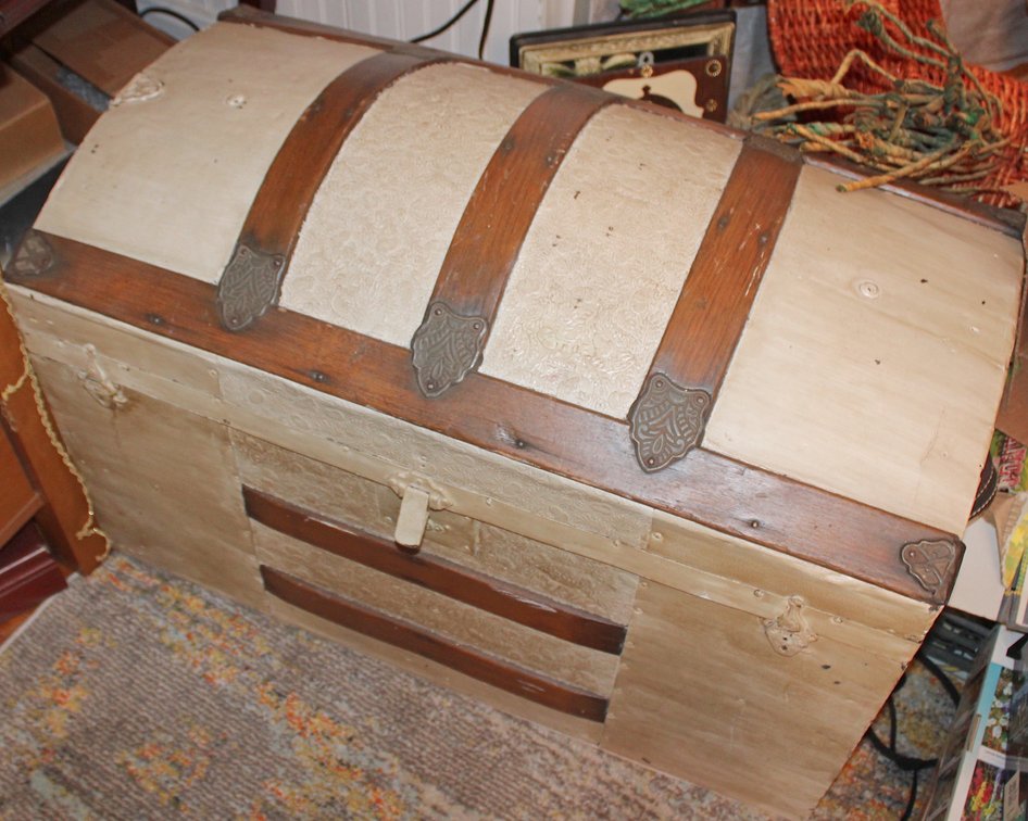 Image for EMERGENCY VINTAGE ESTATE AUCTION