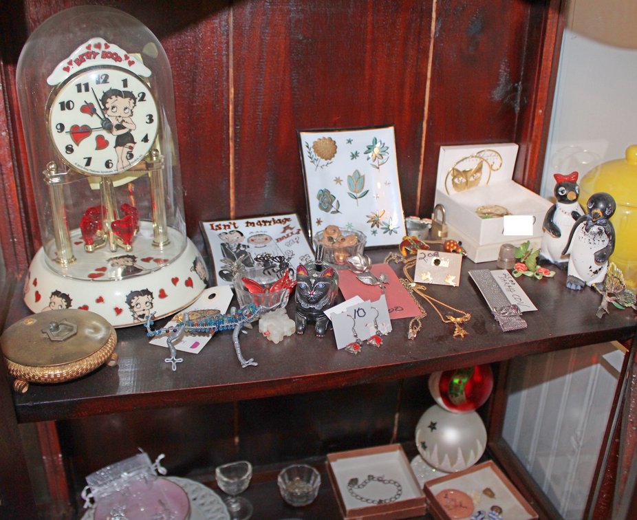 Image for EMERGENCY VINTAGE ESTATE AUCTION