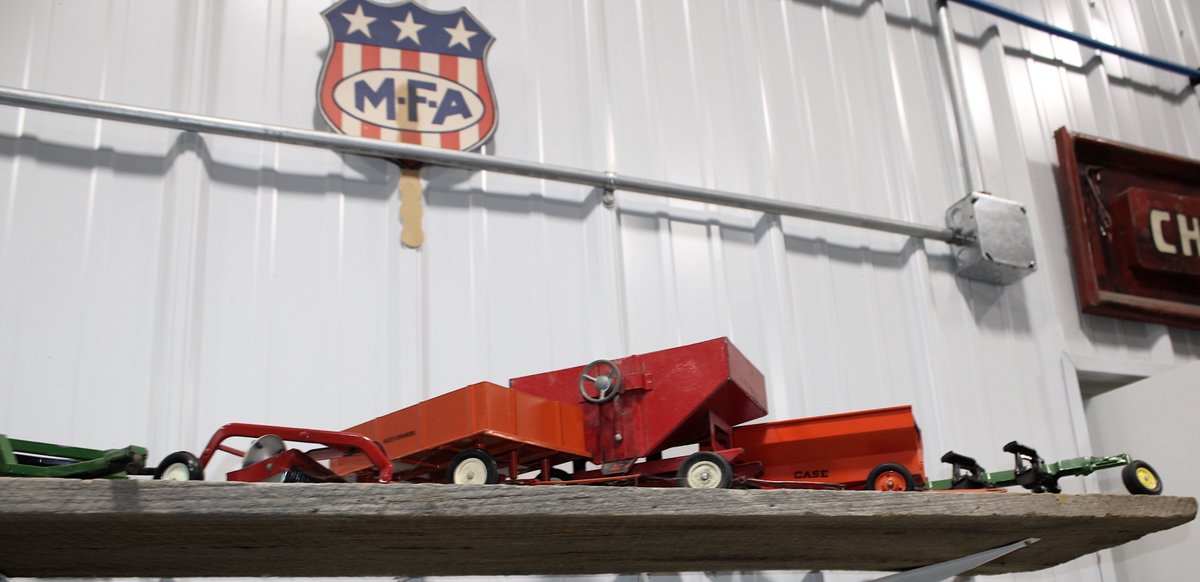 Image for FANTASTIC MOVING AUCTION