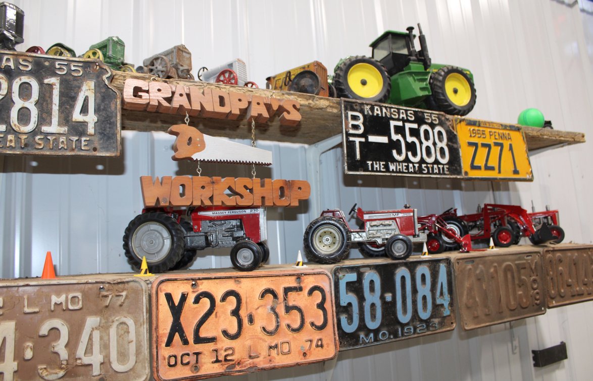 Image for FANTASTIC MOVING AUCTION