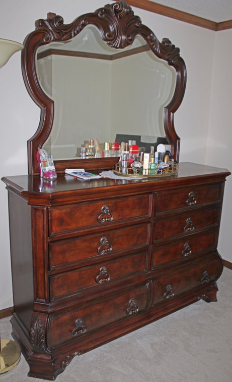 Image for UPSCALE MOVING AUCTION
