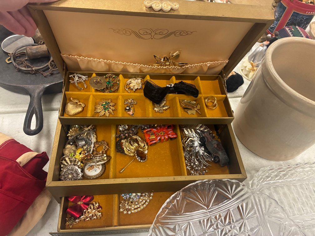 Image for INDOOR ANTIQUE DEALER'S ESTATE AUCTION