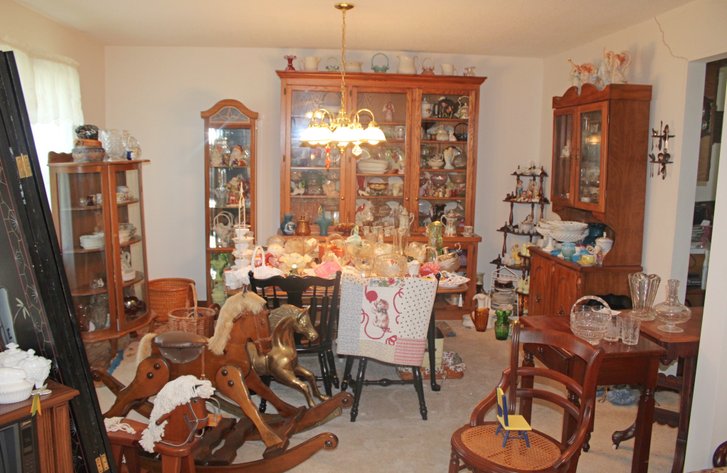 Image for FANTASTIC INDOOR COLLECTOR'S 2-RING ESTATE AUCTION