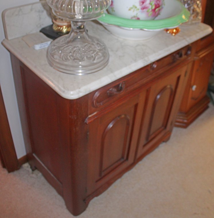 Image for FANTASTIC INDOOR COLLECTOR'S 2-RING ESTATE AUCTION