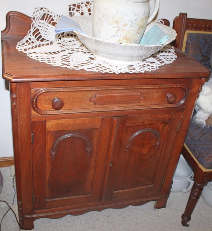 Image for FANTASTIC INDOOR COLLECTOR'S 2-RING ESTATE AUCTION