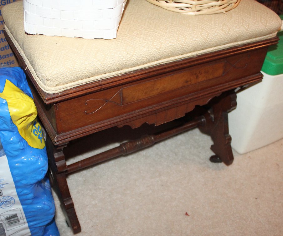 Image for FANTASTIC INDOOR COLLECTOR'S 2-RING ESTATE AUCTION