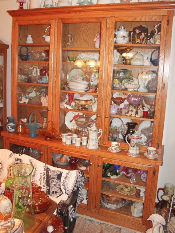 Image for FANTASTIC INDOOR COLLECTOR'S 2-RING ESTATE AUCTION