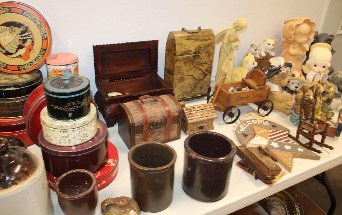 Image for INDOOR DOUBLE ESTATE AUCTION