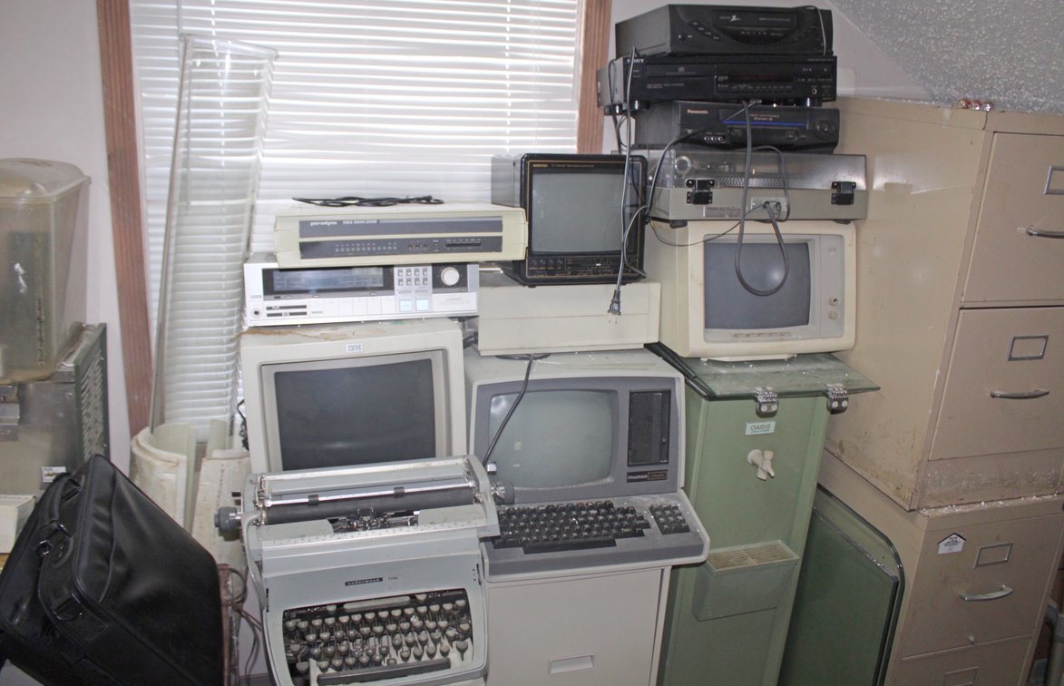 Image for HUGE VINTAGE TIME CAPSULE ESTATE AUCTION