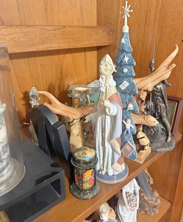 Image for FANTASTIC RETIRED NAVY COMMANDER INDOOR ESTATE AUCTION