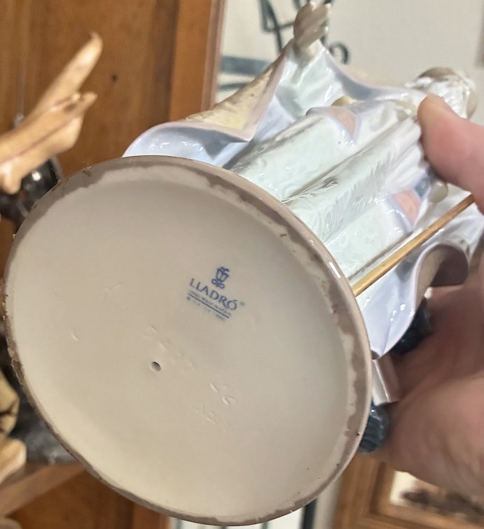 Image for FANTASTIC RETIRED NAVY COMMANDER INDOOR ESTATE AUCTION