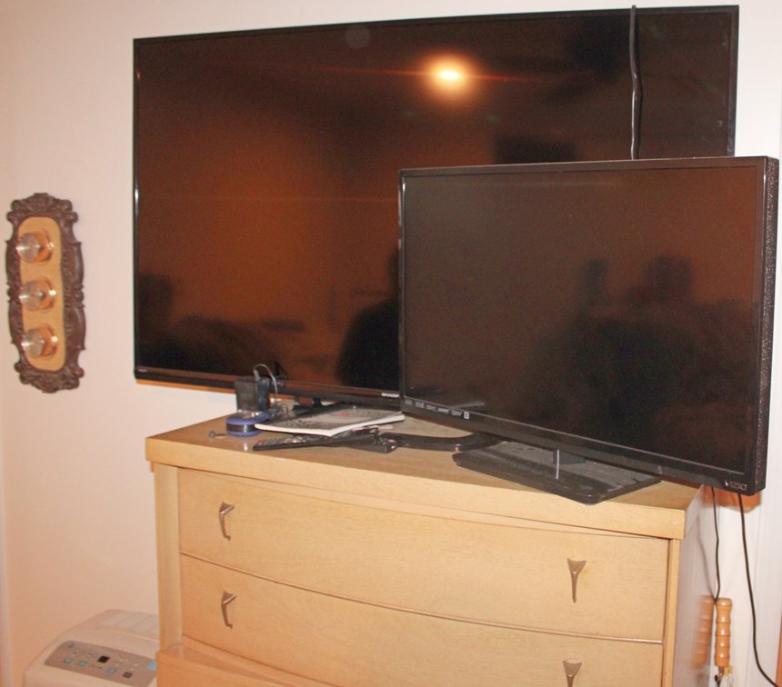 Image for LIVING ESTATE AUCTION