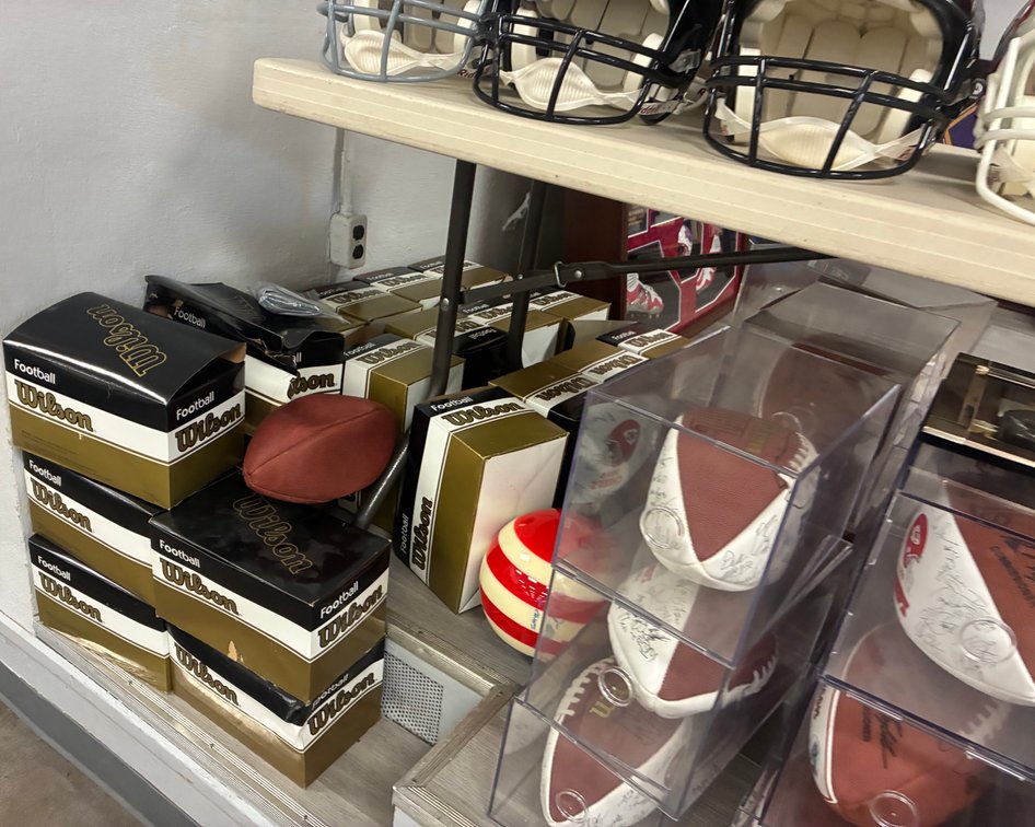 Image for FORMER NFL HALL OF FAME PLAYER LIVING ESTATE AUCTION