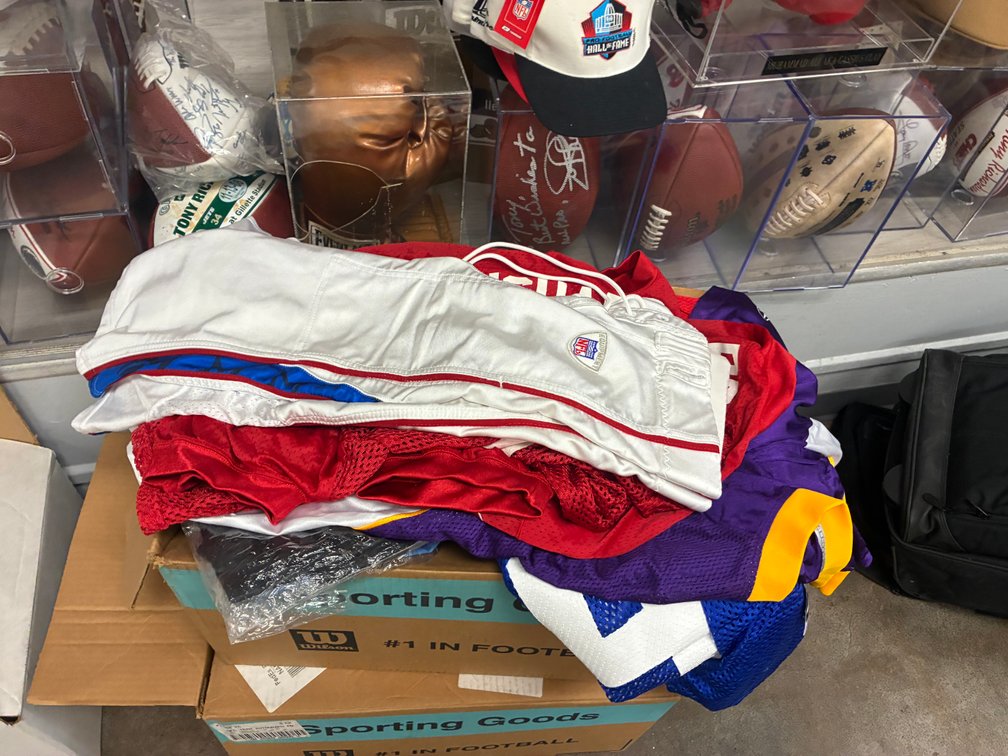 Image for FORMER NFL HALL OF FAME PLAYER LIVING ESTATE AUCTION