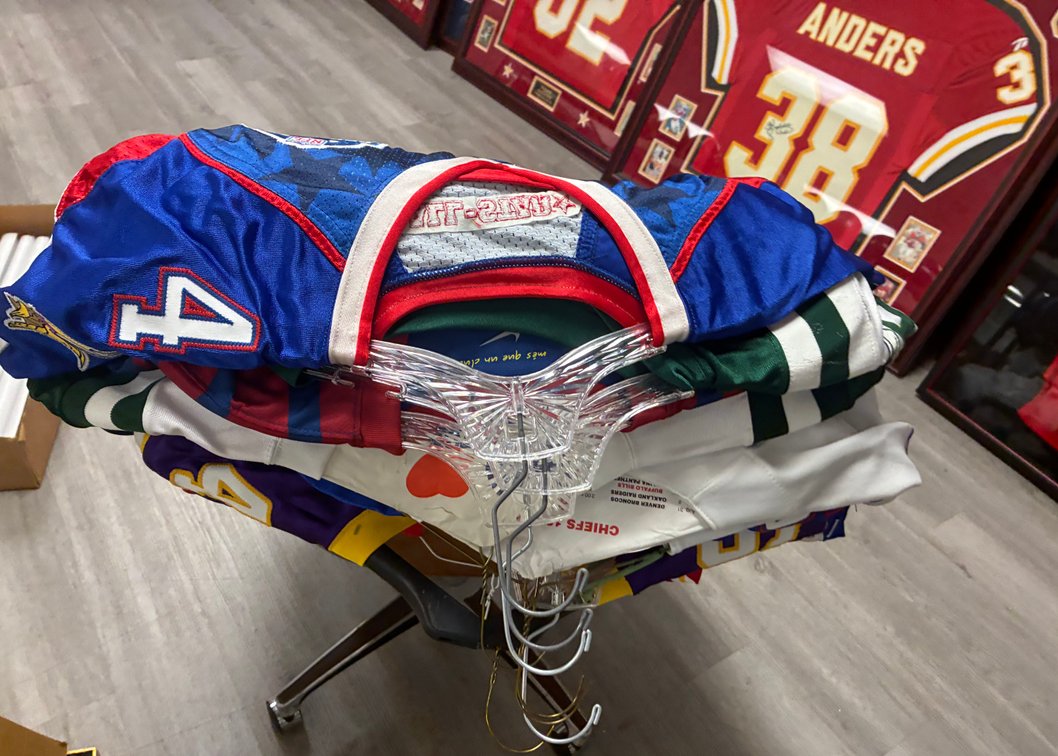 Image for FORMER NFL HALL OF FAME PLAYER LIVING ESTATE AUCTION