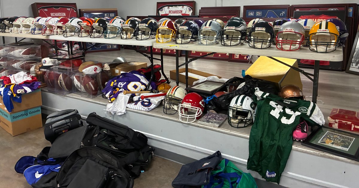 Image for FORMER NFL HALL OF FAME PLAYER LIVING ESTATE AUCTION