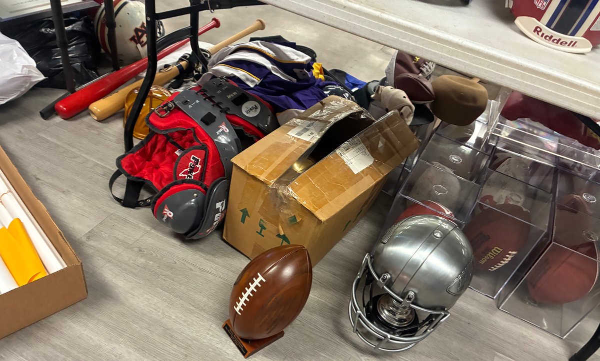 Image for FORMER NFL HALL OF FAME PLAYER LIVING ESTATE AUCTION