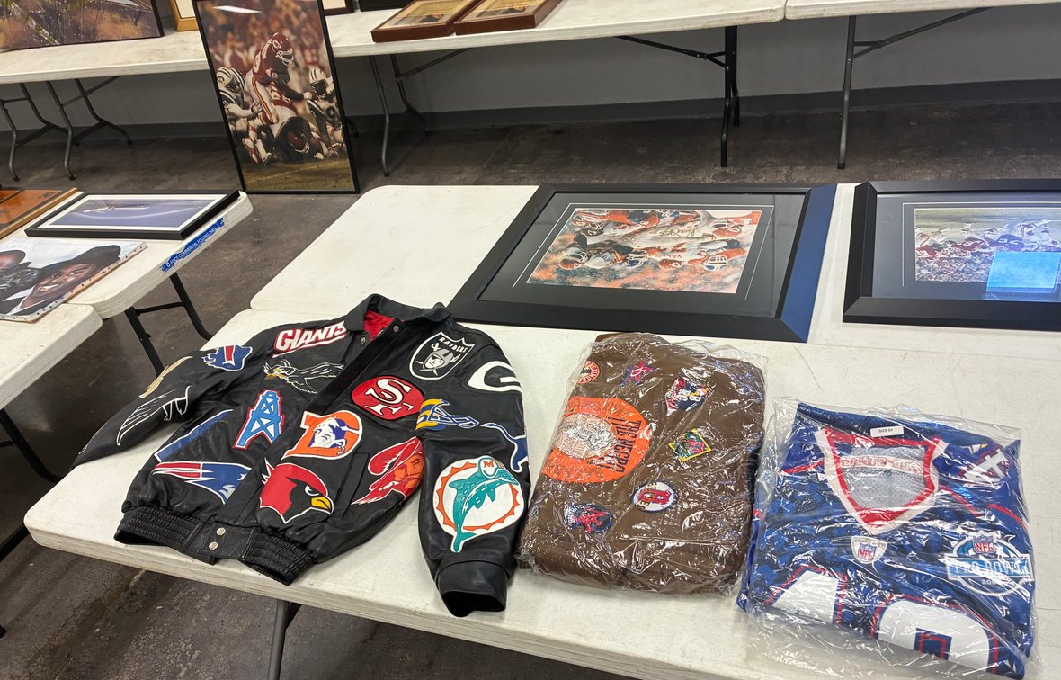 Image for FORMER NFL HALL OF FAME PLAYER LIVING ESTATE AUCTION