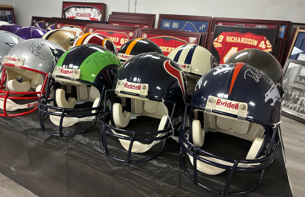 Image for FORMER NFL HALL OF FAME PLAYER LIVING ESTATE AUCTION