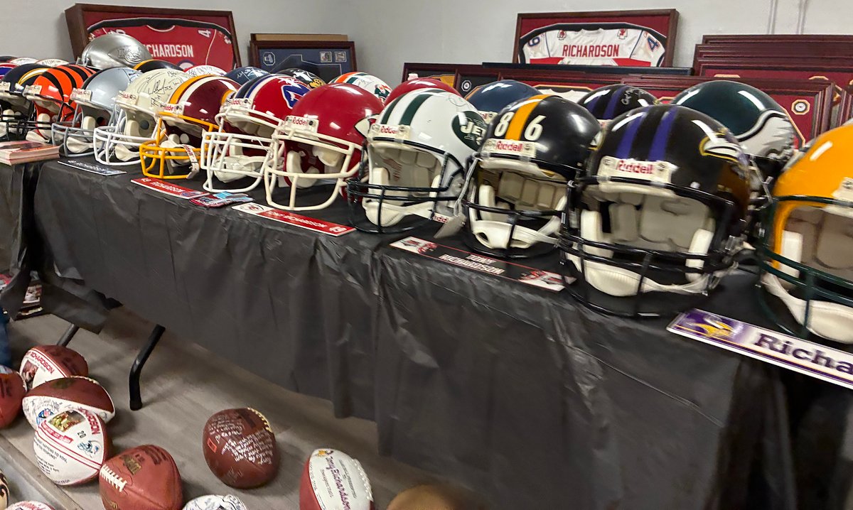 Image for FORMER NFL HALL OF FAME PLAYER LIVING ESTATE AUCTION