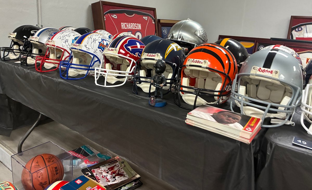 Image for FORMER NFL HALL OF FAME PLAYER LIVING ESTATE AUCTION