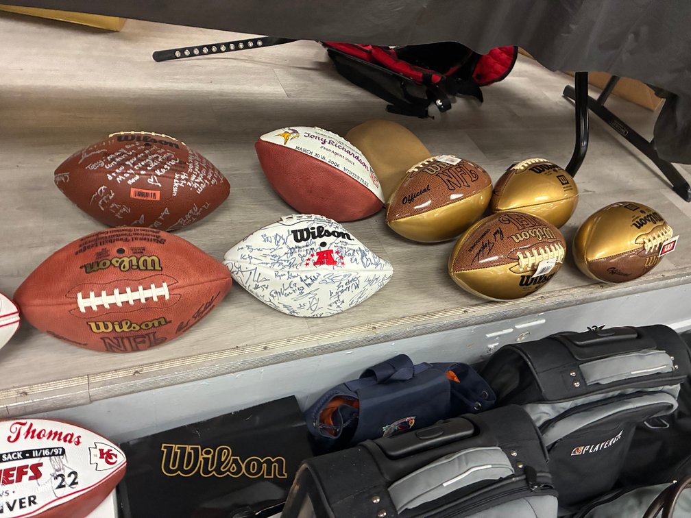 Image for FORMER NFL HALL OF FAME PLAYER LIVING ESTATE AUCTION