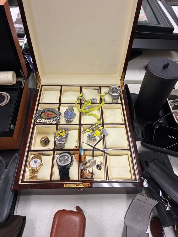 Image for FORMER NFL HALL OF FAME PLAYER LIVING ESTATE AUCTION