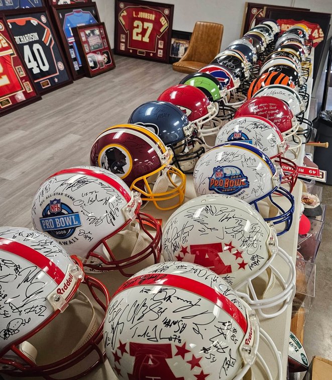 Image for FORMER NFL HALL OF FAME PLAYER LIVING ESTATE AUCTION