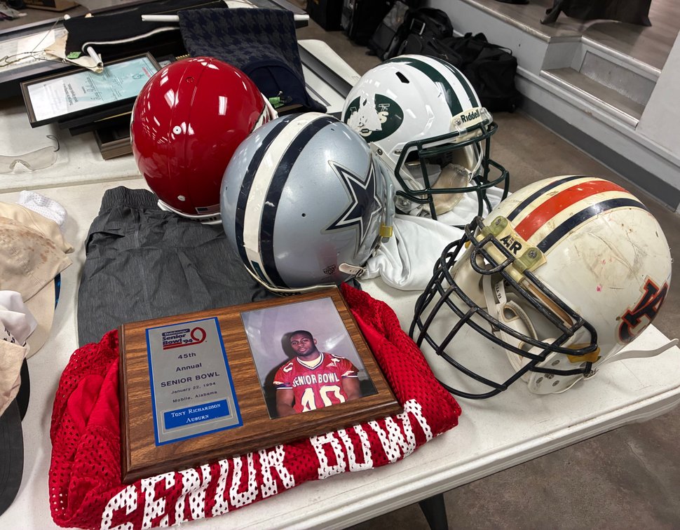 Image for FORMER NFL HALL OF FAME PLAYER LIVING ESTATE AUCTION