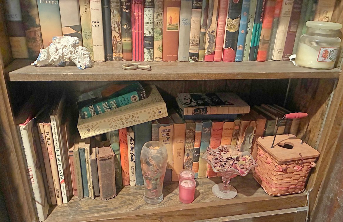 Image for HUGE VINTAGE TIME CAPSULE ESTATE AUCTION