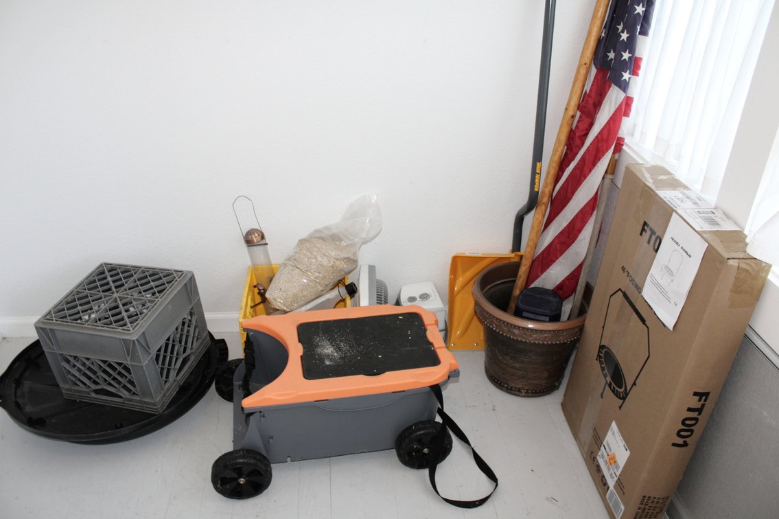 Image for LIVING ESTATE AUCTION