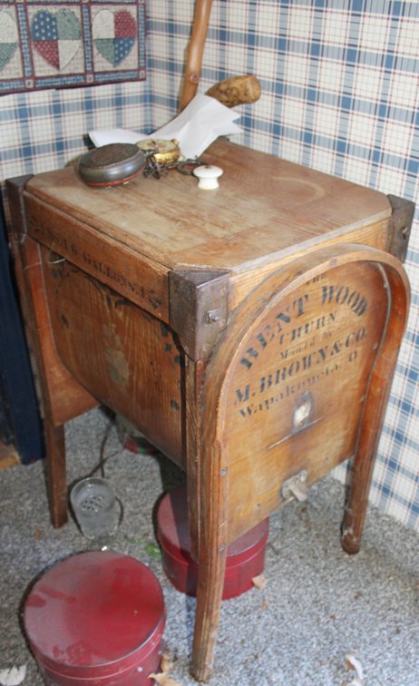 Image for ANTIQUE COLLECTOR'S LIVING ESTATE AUCTION