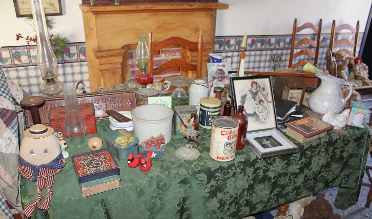 Image for ANTIQUE COLLECTOR'S LIVING ESTATE AUCTION