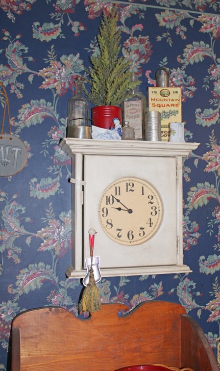 Image for ANTIQUE COLLECTOR'S LIVING ESTATE AUCTION