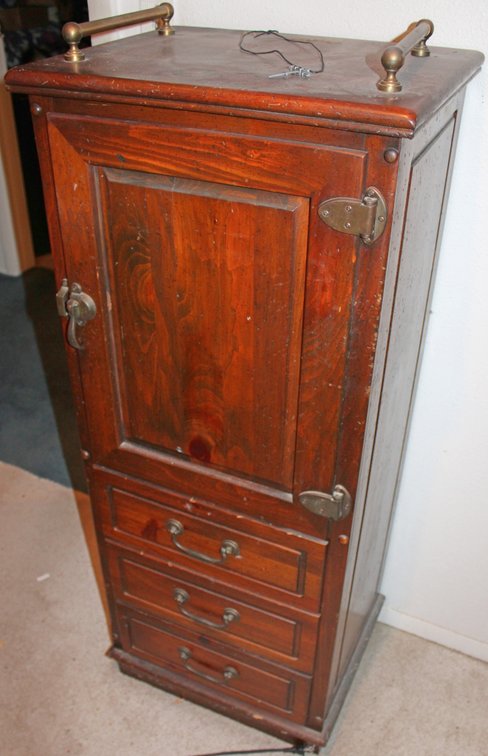 Image for ANTIQUE COLLECTOR'S LIVING ESTATE AUCTION