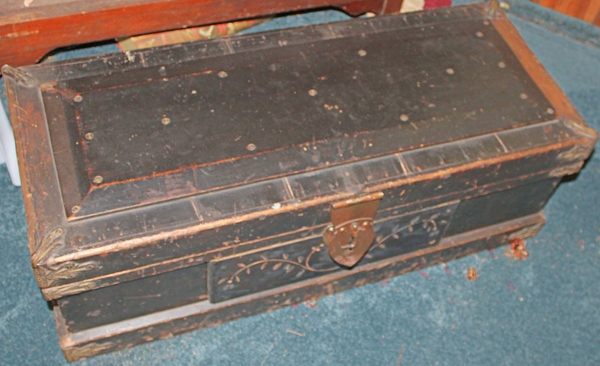 Image for ANTIQUE COLLECTOR'S LIVING ESTATE AUCTION